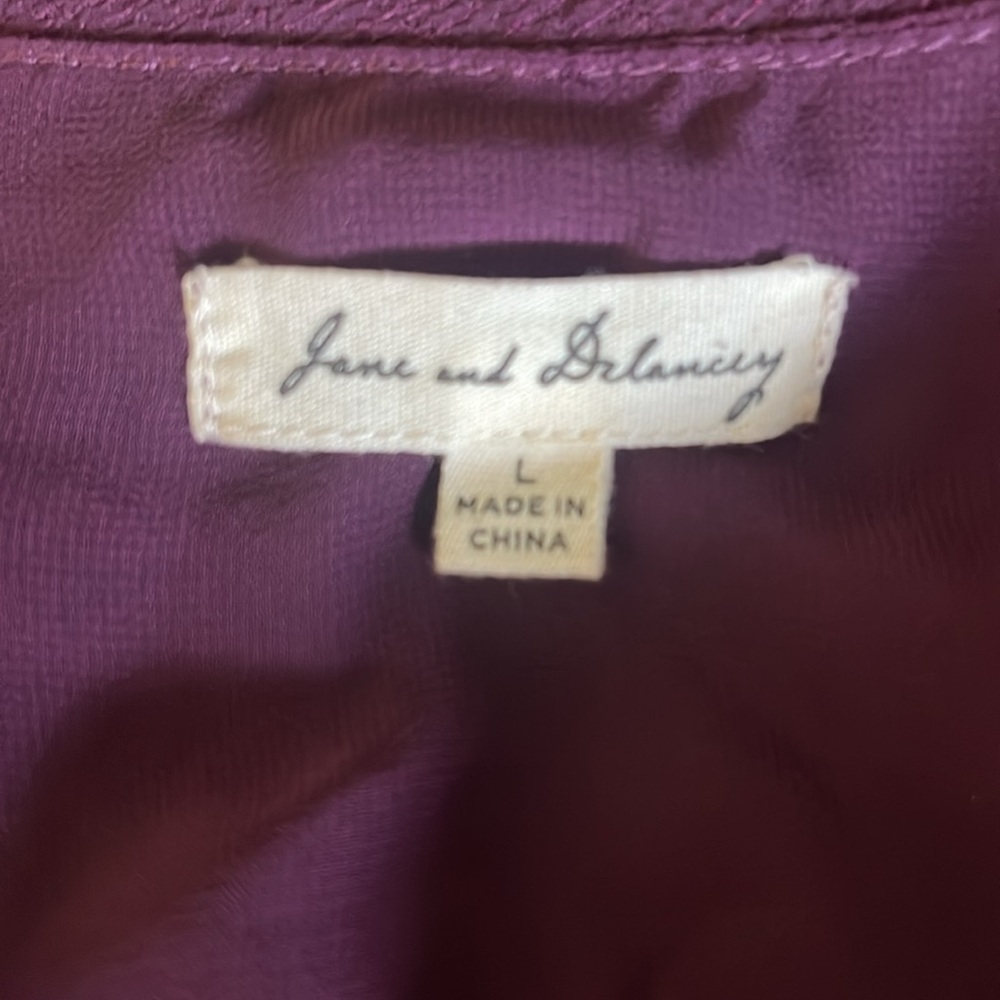 Jane and Delancey - burgundy v neck with bow -  tiered long sleeve - size L - Picture 4 of 6